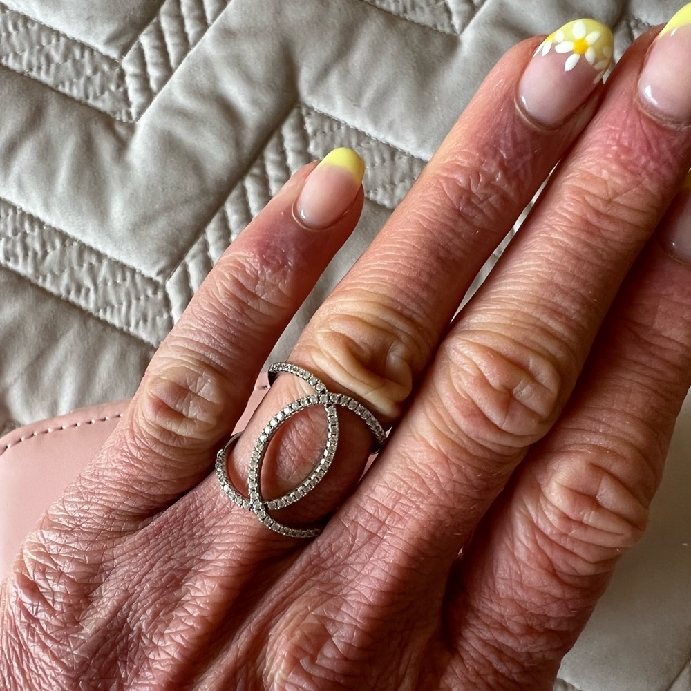 Criss cross ring - Picture 2 of 2